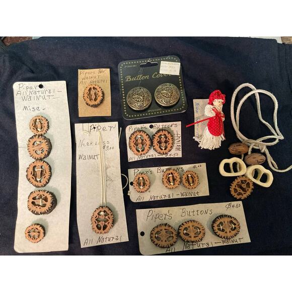 VINTAGE Helen Piper Lot Folk Art Handmade Buttons Pin Necklaces Black Walnut - Picture 1 of 8